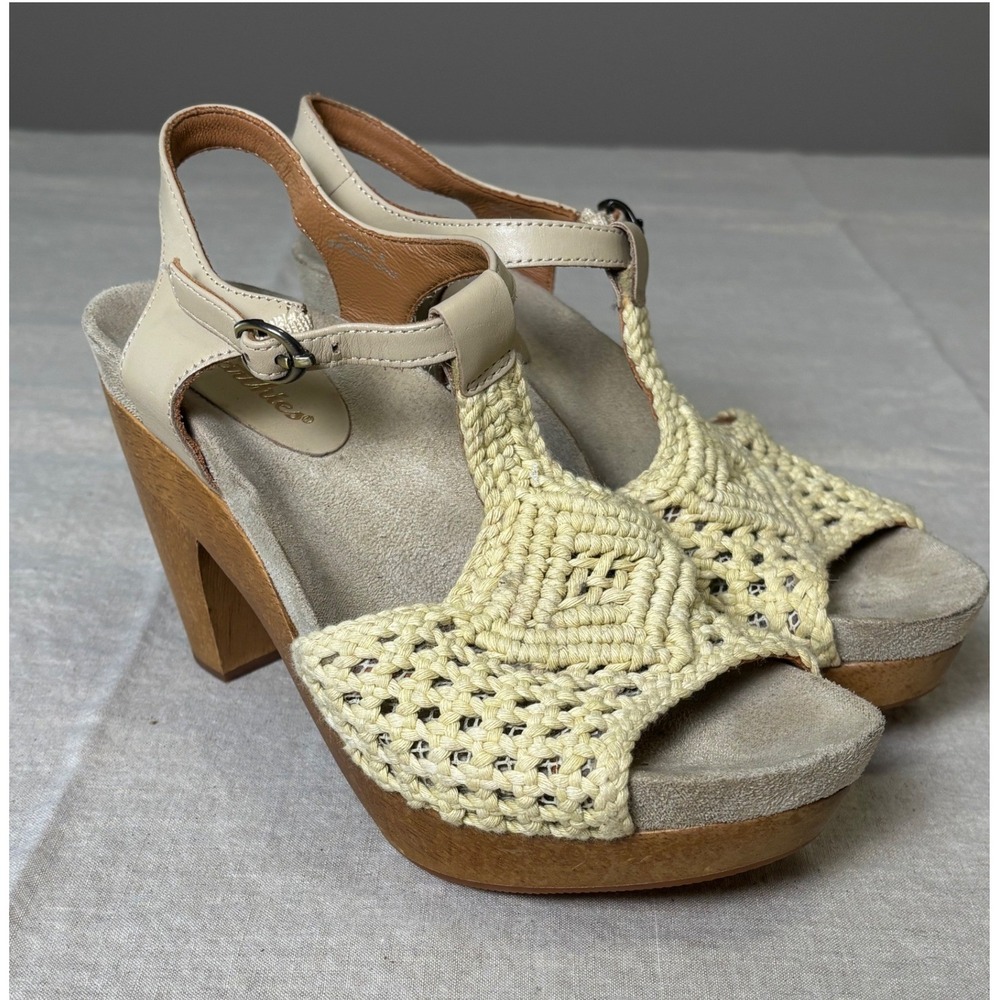 Earthies Boho Wood Heel Sandals 8B Retro Hippie Macrame Crochet Earthy